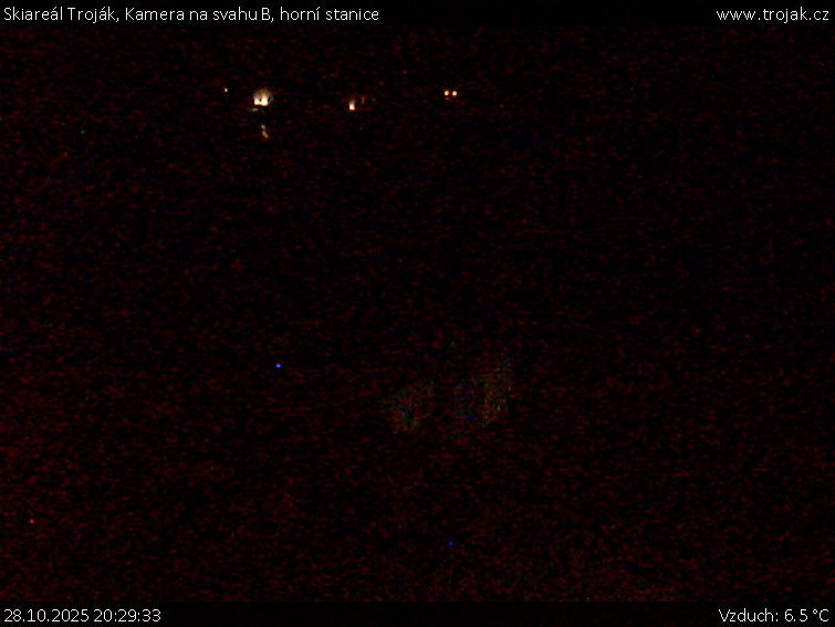 Skiareál Troják - Kamera na svahu B, horní stanice - 28.10.2025 v 20:29 Skiareál Troják - Kamera na svahu B, horní stanice - 28.10.2025 v 20:29