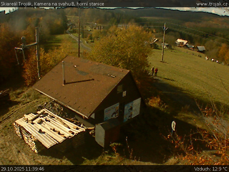 Skiareál Troják - Kamera na svahu B, horní stanice - 29.10.2025 v 11:39 Skiareál Troják - Kamera na svahu B, horní stanice - 29.10.2025 v 11:39