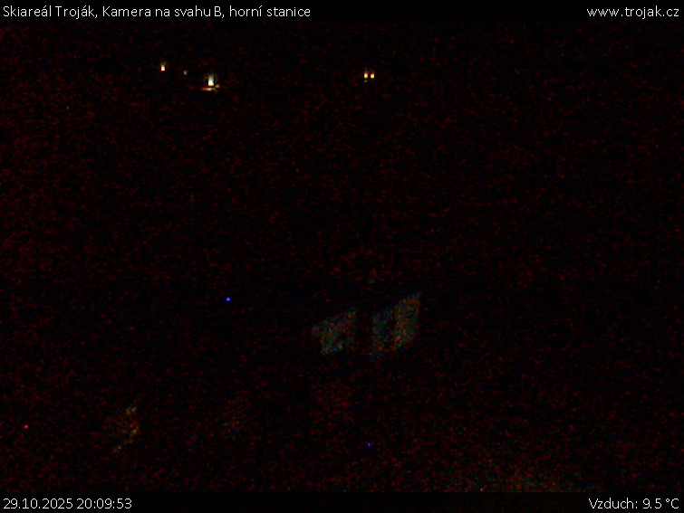 Skiareál Troják - Kamera na svahu B, horní stanice - 29.10.2025 v 20:09 Skiareál Troják - Kamera na svahu B, horní stanice - 29.10.2025 v 20:09