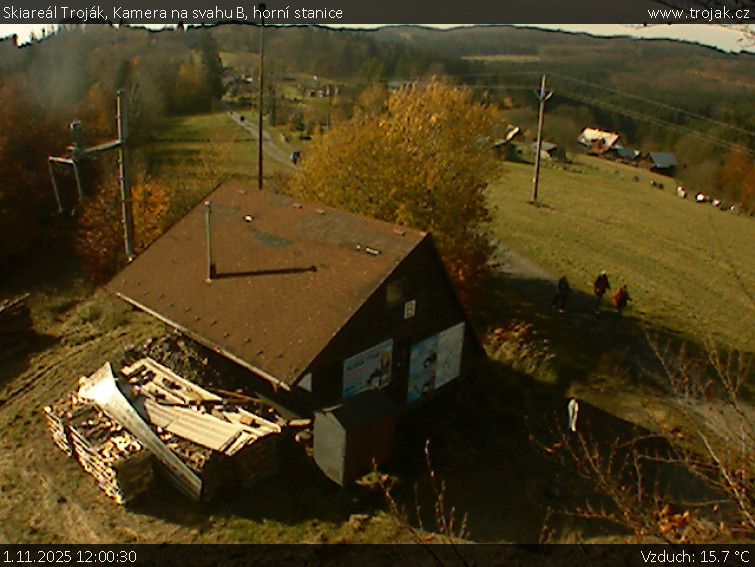 Skiareál Troják - Kamera na svahu B, horní stanice - 1.11.2025 v 12:00 Skiareál Troják - Kamera na svahu B, horní stanice - 1.11.2025 v 12:00