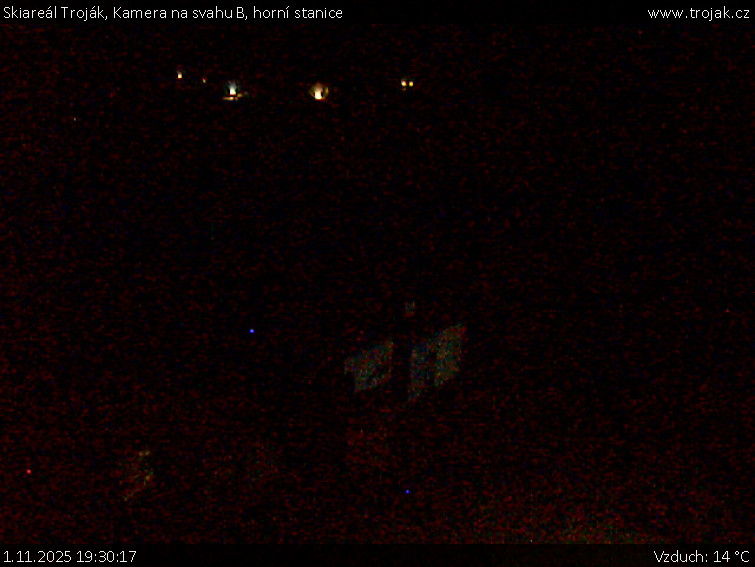 Skiareál Troják - Kamera na svahu B, horní stanice - 1.11.2025 v 19:30 Skiareál Troják - Kamera na svahu B, horní stanice - 1.11.2025 v 19:30
