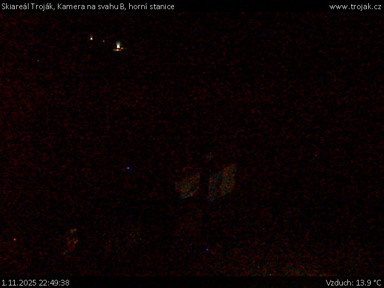 Skiareál Troják - Kamera na svahu B, horní stanice - 1.11.2025 v 22:49 Skiareál Troják - Kamera na svahu B, horní stanice - 1.11.2025 v 22:49