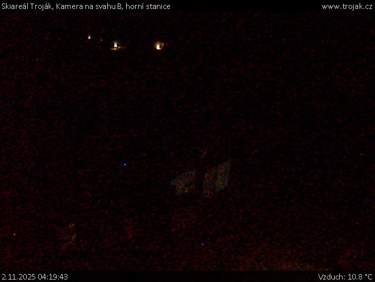 Skiareál Troják - Kamera na svahu B, horní stanice - 2.11.2025 v 04:19 Skiareál Troják - Kamera na svahu B, horní stanice - 2.11.2025 v 04:19