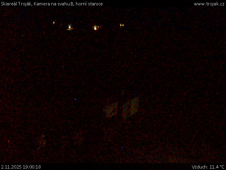 Skiareál Troják - Kamera na svahu B, horní stanice - 2.11.2025 v 19:00 Skiareál Troják - Kamera na svahu B, horní stanice - 2.11.2025 v 19:00
