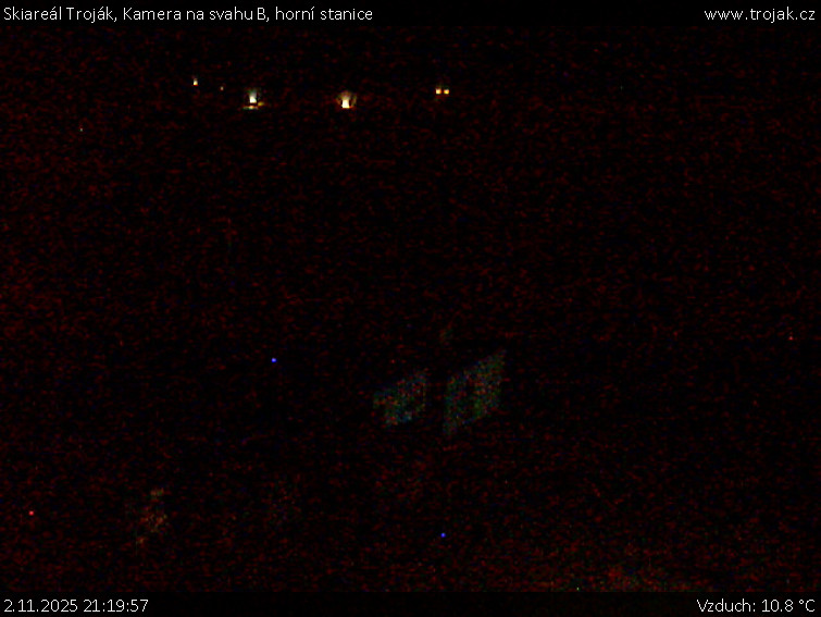 Skiareál Troják - Kamera na svahu B, horní stanice - 2.11.2025 v 21:19 Skiareál Troják - Kamera na svahu B, horní stanice - 2.11.2025 v 21:19