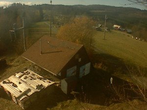 Skiareál Troják - Kamera na svahu B, horní stanice - 4.11.2025 v 11:49 Skiareál Troják - Kamera na svahu B, horní stanice - 4.11.2025 v 11:49