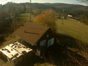 Skiareál Troják - Kamera na svahu B, horní stanice - 4.11.2025 v 12:49 Skiareál Troják - Kamera na svahu B, horní stanice - 4.11.2025 v 12:49