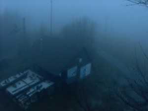 Skiareál Troják - Kamera na svahu B, horní stanice - 17.11.2025 v 07:00 Skiareál Troják - Kamera na svahu B, horní stanice - 17.11.2025 v 07:00