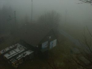 Skiareál Troják - Kamera na svahu B, horní stanice - 17.11.2025 v 07:49 Skiareál Troják - Kamera na svahu B, horní stanice - 17.11.2025 v 07:49