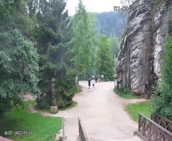 Entrance to the rocks, Sandpit