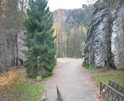 Entrance to the rocks, Sandpit