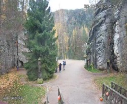 Entrance to the rocks, Sandpit