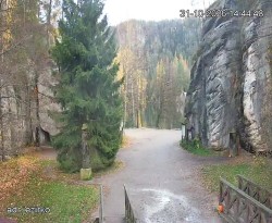 Entrance to the rocks, Sandpit