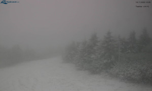 Město Rokytnice nad Jizerou - Lysá hora, pohled na západ - 18.11.2025 v 14:03 Město Rokytnice nad Jizerou - Lysá hora, pohled na západ - 18.11.2025 v 14:03