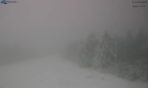 Město Rokytnice nad Jizerou - Lysá hora, pohled na západ - 7.12.2025 v 09:45 Město Rokytnice nad Jizerou - Lysá hora, pohled na západ - 7.12.2025 v 09:45