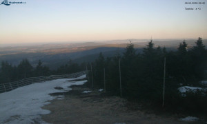 Město Rokytnice nad Jizerou - Lysá hora, pohled na západ - 8.4.2026 v 06:45 Město Rokytnice nad Jizerou - Lysá hora, pohled na západ - 8.4.2026 v 06:45