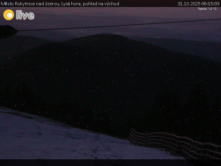 Město Rokytnice nad Jizerou - Lysá hora, pohled na východ - 31.10.2025 v 06:15 Město Rokytnice nad Jizerou - Lysá hora, pohled na východ - 31.10.2025 v 06:15