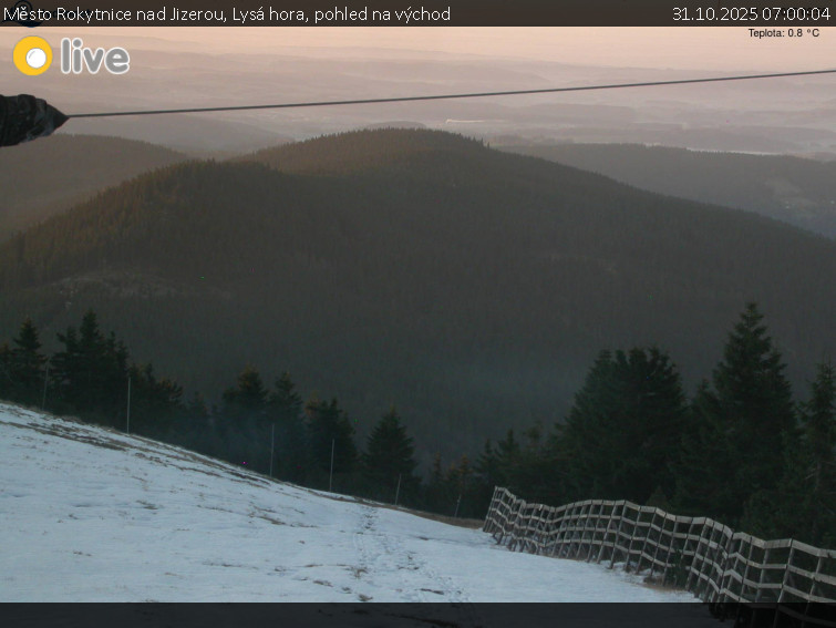 Město Rokytnice nad Jizerou - Lysá hora, pohled na východ - 31.10.2025 v 07:00 Město Rokytnice nad Jizerou - Lysá hora, pohled na východ - 31.10.2025 v 07:00