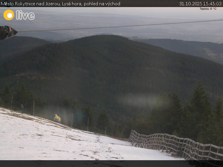 Město Rokytnice nad Jizerou - Lysá hora, pohled na východ - 31.10.2025 v 15:45 Město Rokytnice nad Jizerou - Lysá hora, pohled na východ - 31.10.2025 v 15:45