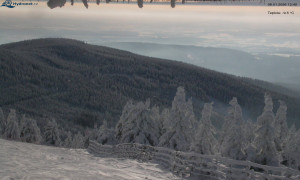 Město Rokytnice nad Jizerou - Lysá hora, pohled na východ - 8.1.2026 v 12:45 Město Rokytnice nad Jizerou - Lysá hora, pohled na východ - 8.1.2026 v 12:45