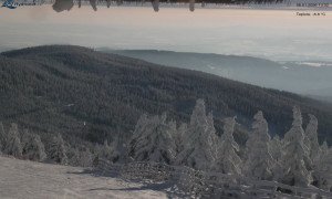 Město Rokytnice nad Jizerou - Lysá hora, pohled na východ - 8.1.2026 v 14:00 Město Rokytnice nad Jizerou - Lysá hora, pohled na východ - 8.1.2026 v 14:00