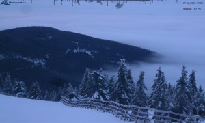Město Rokytnice nad Jizerou - Lysá hora, pohled na východ - 7.2.2026 v 07:30 Město Rokytnice nad Jizerou - Lysá hora, pohled na východ - 7.2.2026 v 07:30