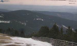 Město Rokytnice nad Jizerou - Lysá hora, pohled na východ - 23.3.2026 v 13:30 Město Rokytnice nad Jizerou - Lysá hora, pohled na východ - 23.3.2026 v 13:30