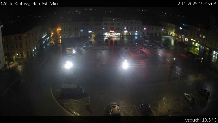 Město Klatovy - Náměstí Míru - 2.11.2025 v 19:45 Město Klatovy - Náměstí Míru - 2.11.2025 v 19:45