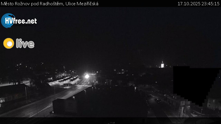 Město Rožnov pod Radhoštěm - Ulice Meziříčská - 17.10.2025 v 23:45 Město Rožnov pod Radhoštěm - Ulice Meziříčská - 17.10.2025 v 23:45