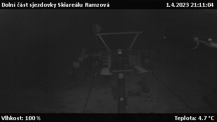 Skiarena R3 Ramzová - Dolní část sjezdovky Skiareálu Ramzová - 1.4.2023 v 21:11