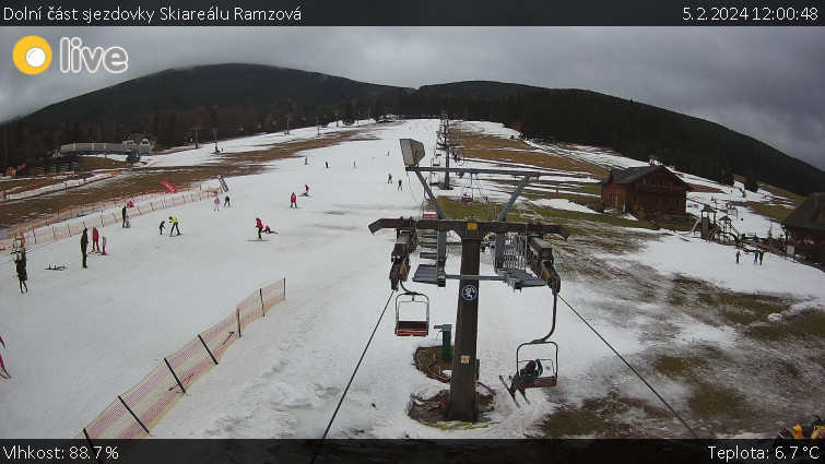 Horské atrakce Ramzová - Dolní část sjezdovky Skiareálu Ramzová - 5.2.2024 v 12:00 Horské atrakce Ramzová - Dolní část sjezdovky Skiareálu Ramzová - 5.2.2024 v 12:00
