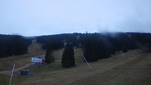 Skiareál Klínovec - Sjezdovka Pařezovka, lanovka CineStar Express - 2.11.2025 v 07:02 Skiareál Klínovec - Sjezdovka Pařezovka, lanovka CineStar Express - 2.11.2025 v 07:02