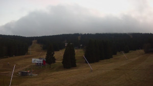 Skiareál Klínovec - Sjezdovka Pařezovka, lanovka CineStar Express - 11.11.2025 v 17:02 Skiareál Klínovec - Sjezdovka Pařezovka, lanovka CineStar Express - 11.11.2025 v 17:02