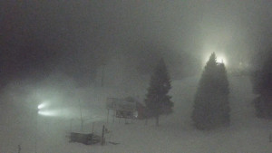 Skiareál Klínovec - Sjezdovka Pařezovka, lanovka CineStar Express - 1.1.2026 v 02:02 Skiareál Klínovec - Sjezdovka Pařezovka, lanovka CineStar Express - 1.1.2026 v 02:02