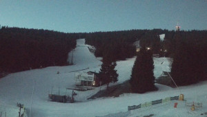 Skiareál Klínovec - Sjezdovka Pařezovka, lanovka CineStar Express - 2.3.2026 v 06:02 Skiareál Klínovec - Sjezdovka Pařezovka, lanovka CineStar Express - 2.3.2026 v 06:02