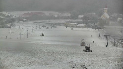 Horní část sjezdovky skiareálu Hlubočky