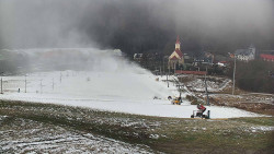 Horní část sjezdovky skiareálu Hlubočky
