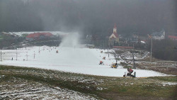 Horní část sjezdovky skiareálu Hlubočky