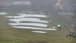Horní část sjezdovky skiareálu Hlubočky