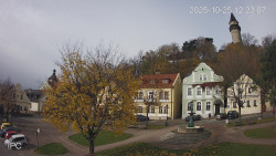 Náměstí, Hrad a Trůba