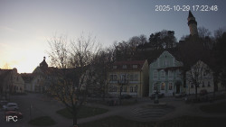 Náměstí, Hrad a Trůba