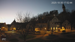 Náměstí, Hrad a Trůba