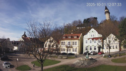 Náměstí, Hrad a Trůba