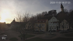 Náměstí, Hrad a Trůba