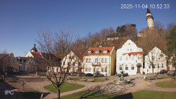 Náměstí, Hrad a Trůba