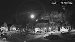 Náměstí, Hrad a Trůba