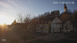 Náměstí, Hrad a Trůba