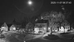 Náměstí, Hrad a Trůba