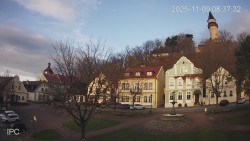 Náměstí, Hrad a Trůba