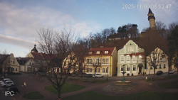 Náměstí, Hrad a Trůba